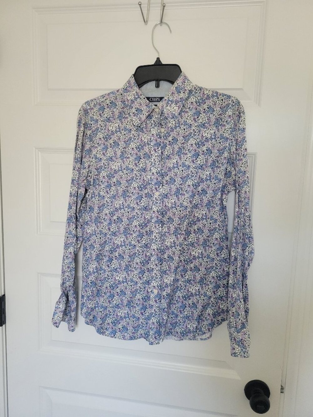 Women's Chaps No Iron Blouse Top Purple Floral Button Front sz M Cool Summer